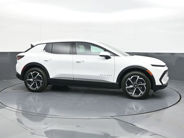 New 2026 Chevrolet Equinox EV LT image 17