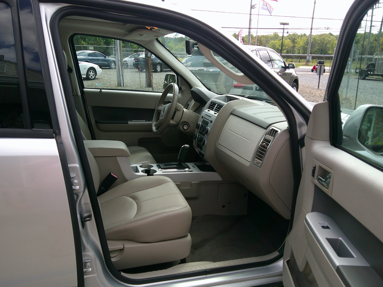 Used 2010 Mercury Mariner Premier image 6