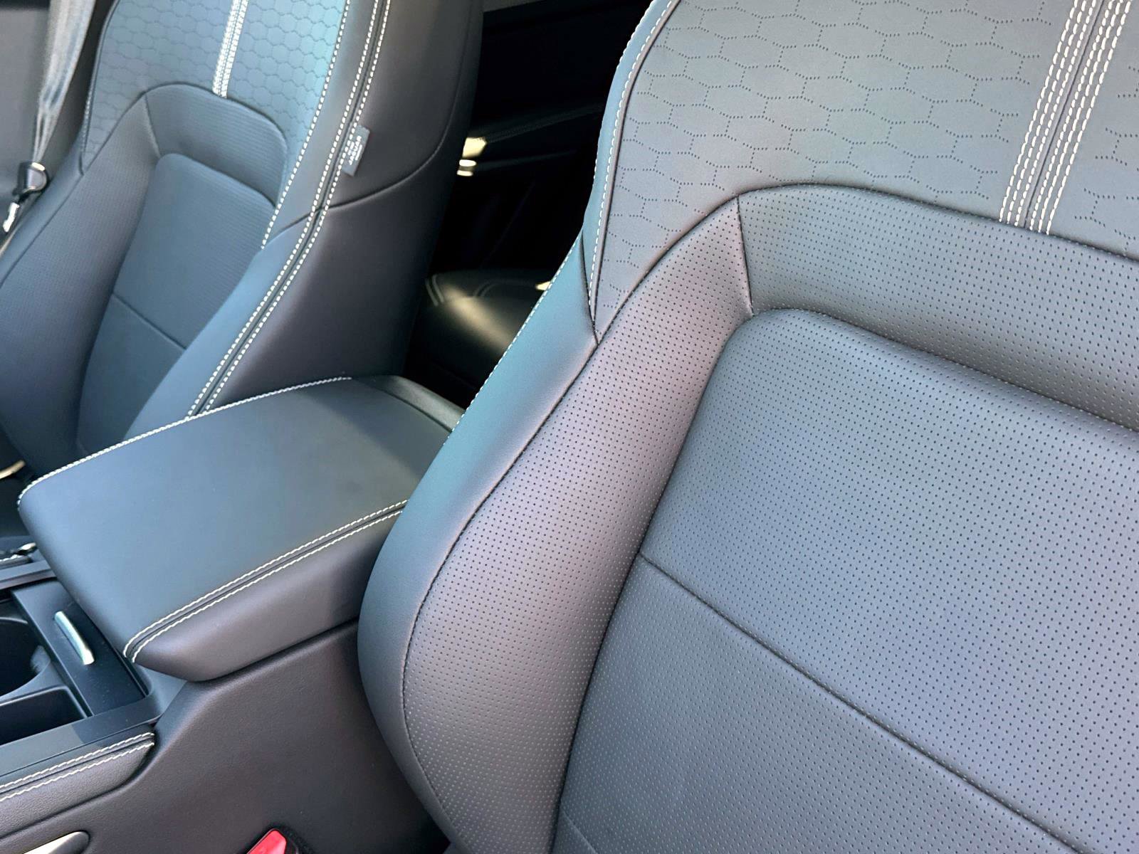 New 2026 Jaguar F-PACE R-Dynamic S image 18