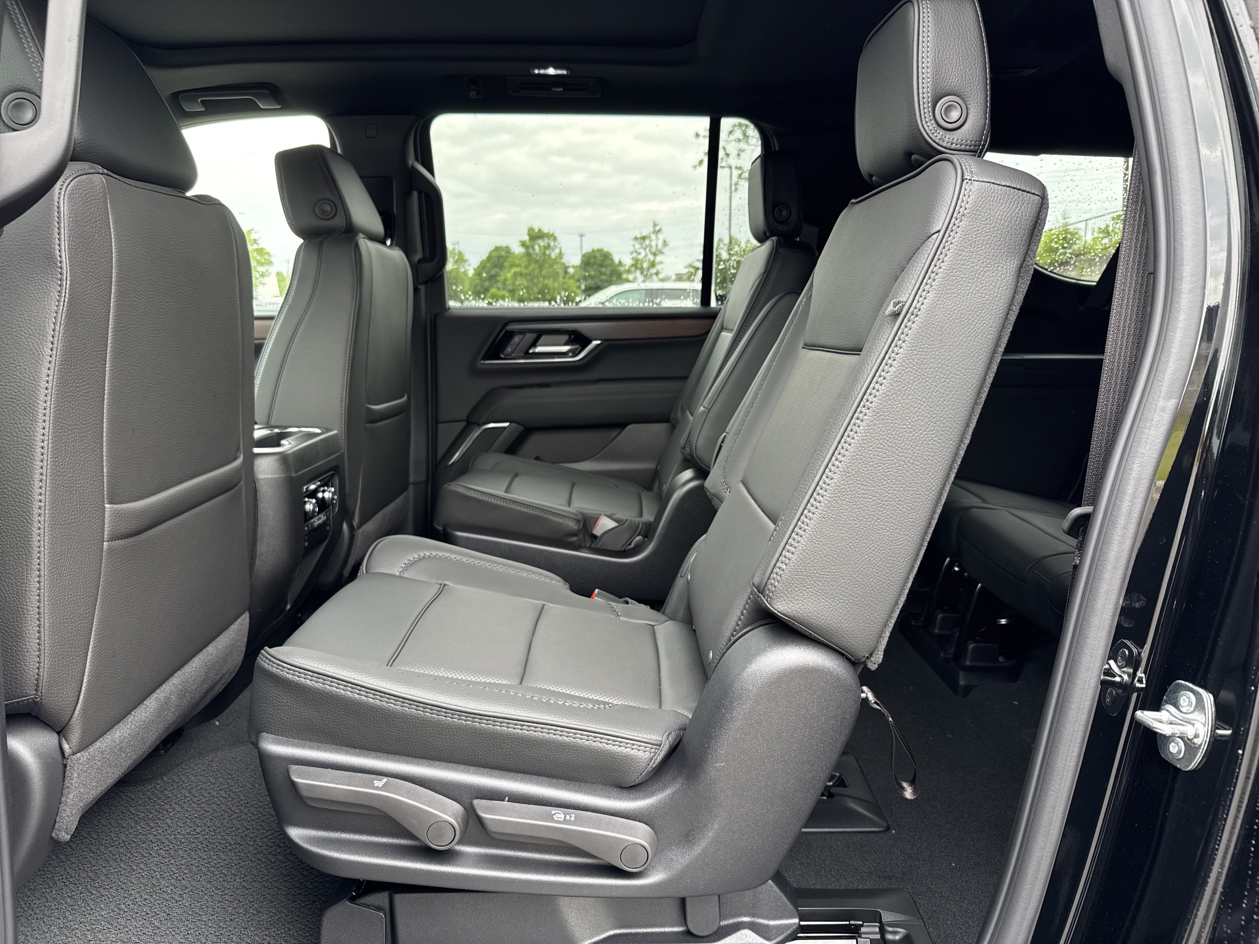 New 2026 GMC Yukon XL Denali w/ Sun & Power Step Package AWD/4WD image 31