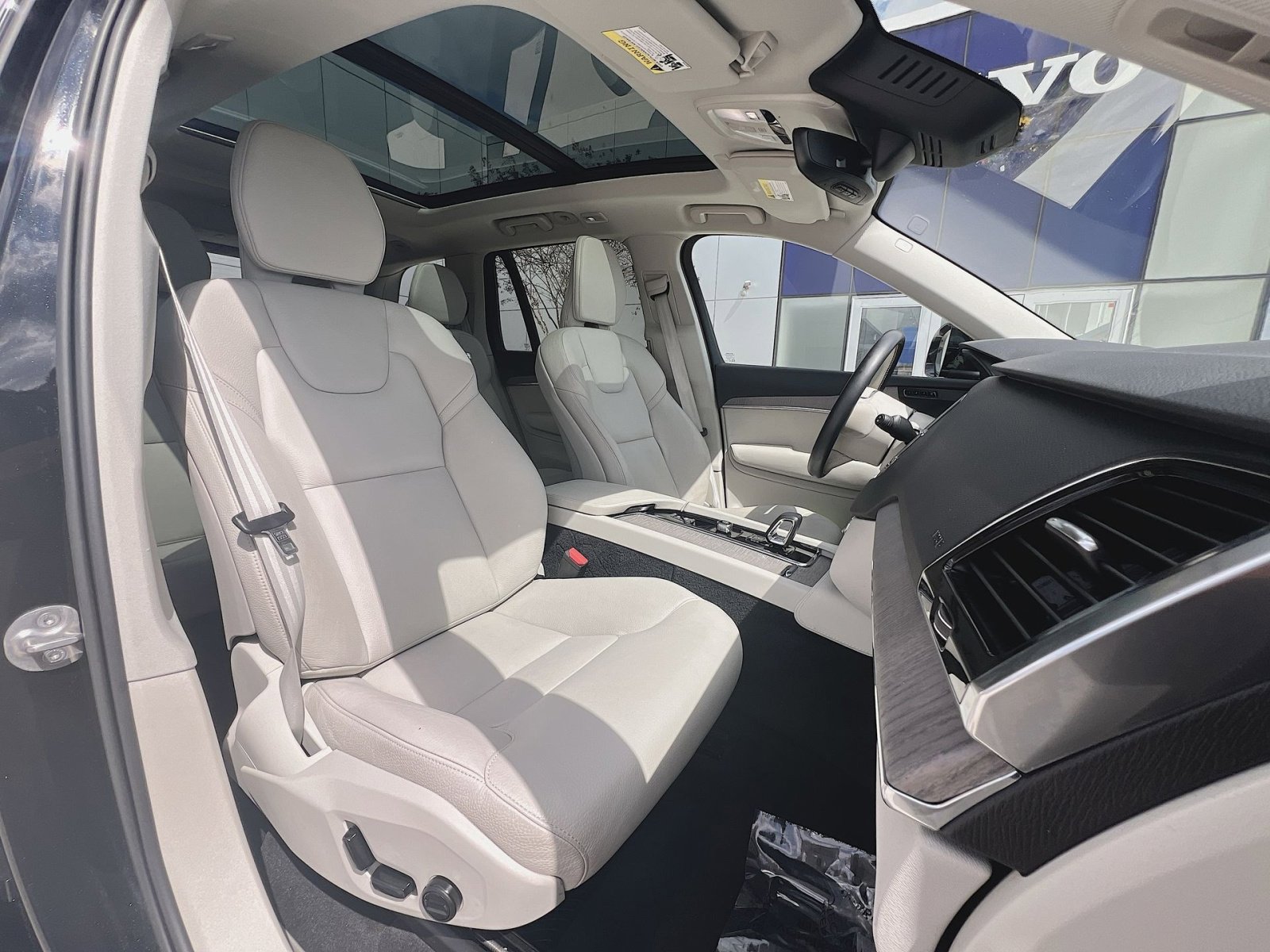 Certified 2023 Volvo XC90 B6 Plus image 25