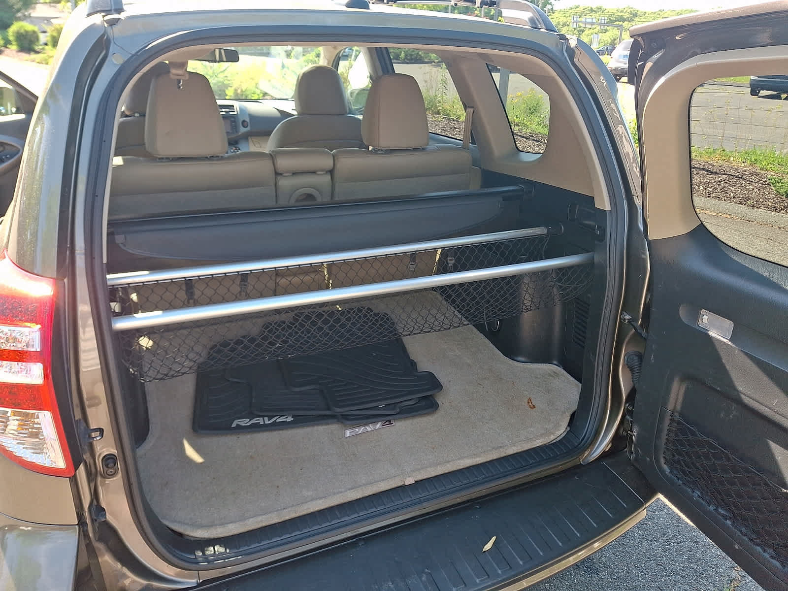 Used 2012 Toyota RAV4 Limited w/ Navigation Value Pkg AWD/4WD image 31