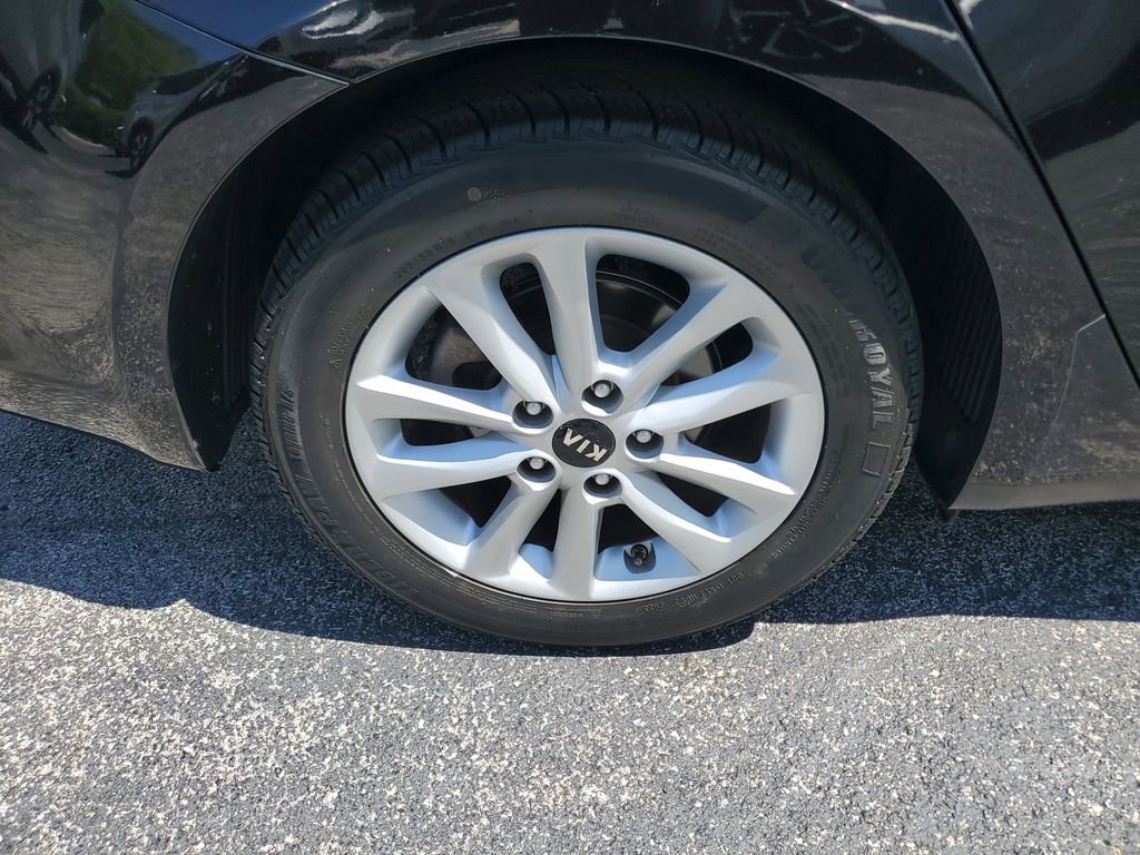 Used 2017 Kia Forte S FWD image 7