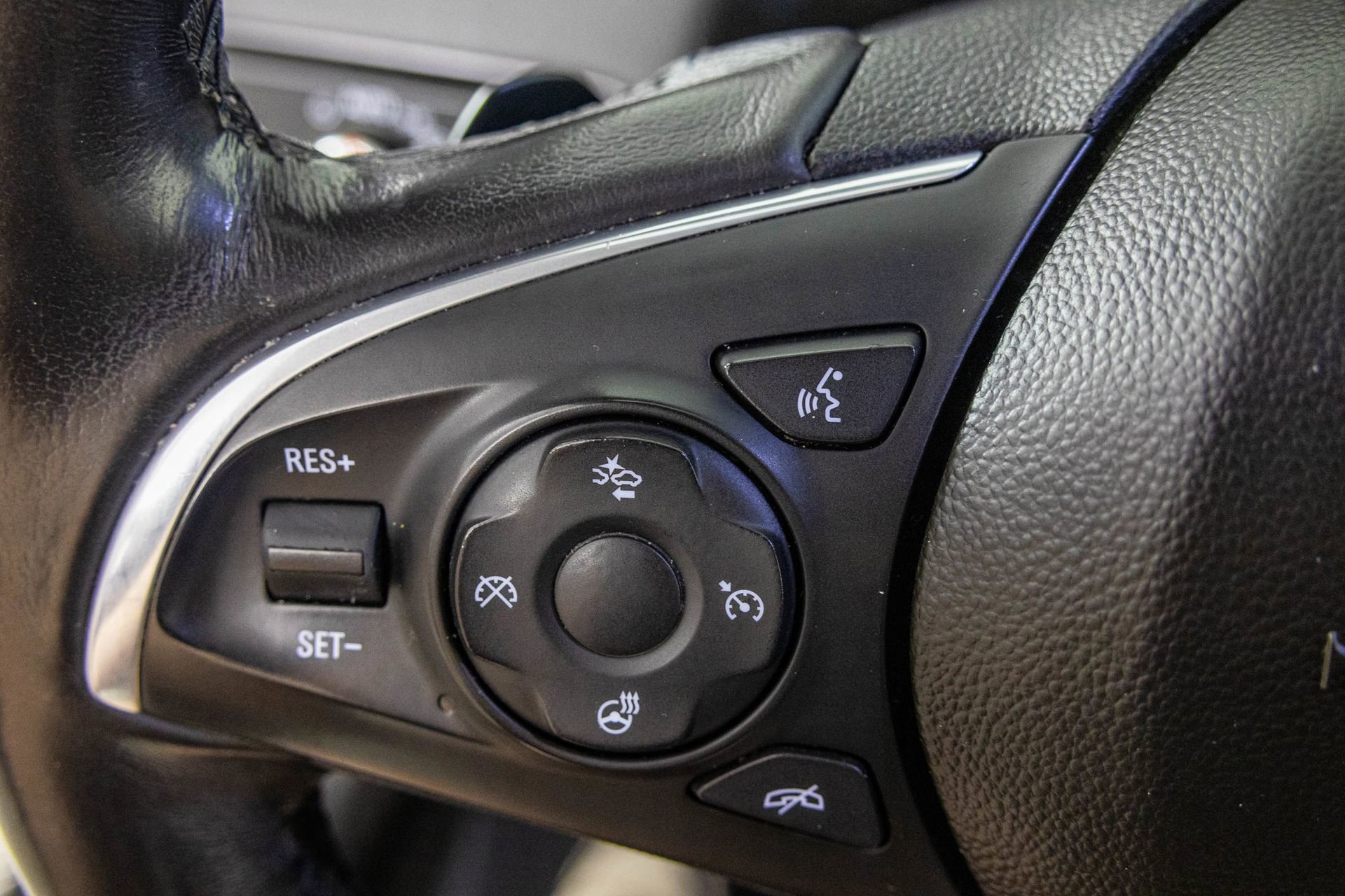 Used 2018 Buick Enclave Avenir w/ Avenir Technology Package image 37