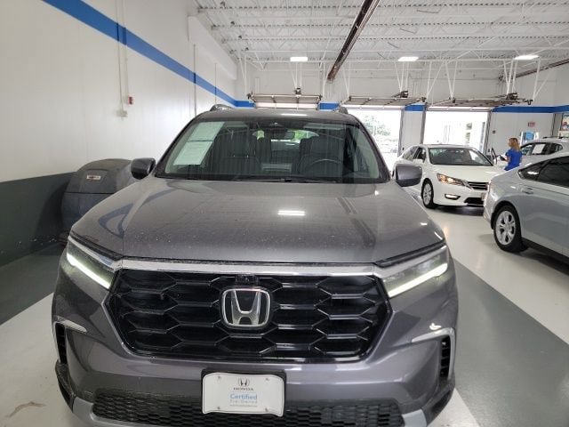 Used 2025 Honda Pilot Elite image 2