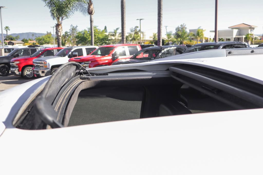 Used 2017 Cadillac Escalade ESV Platinum image 30