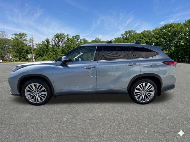 Used 2023 Toyota Highlander Platinum AWD/4WD image 5