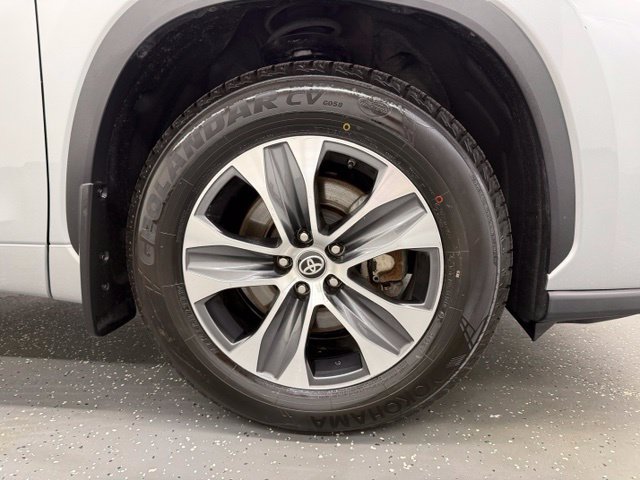 Used 2025 Toyota Highlander XLE AWD/4WD image 22