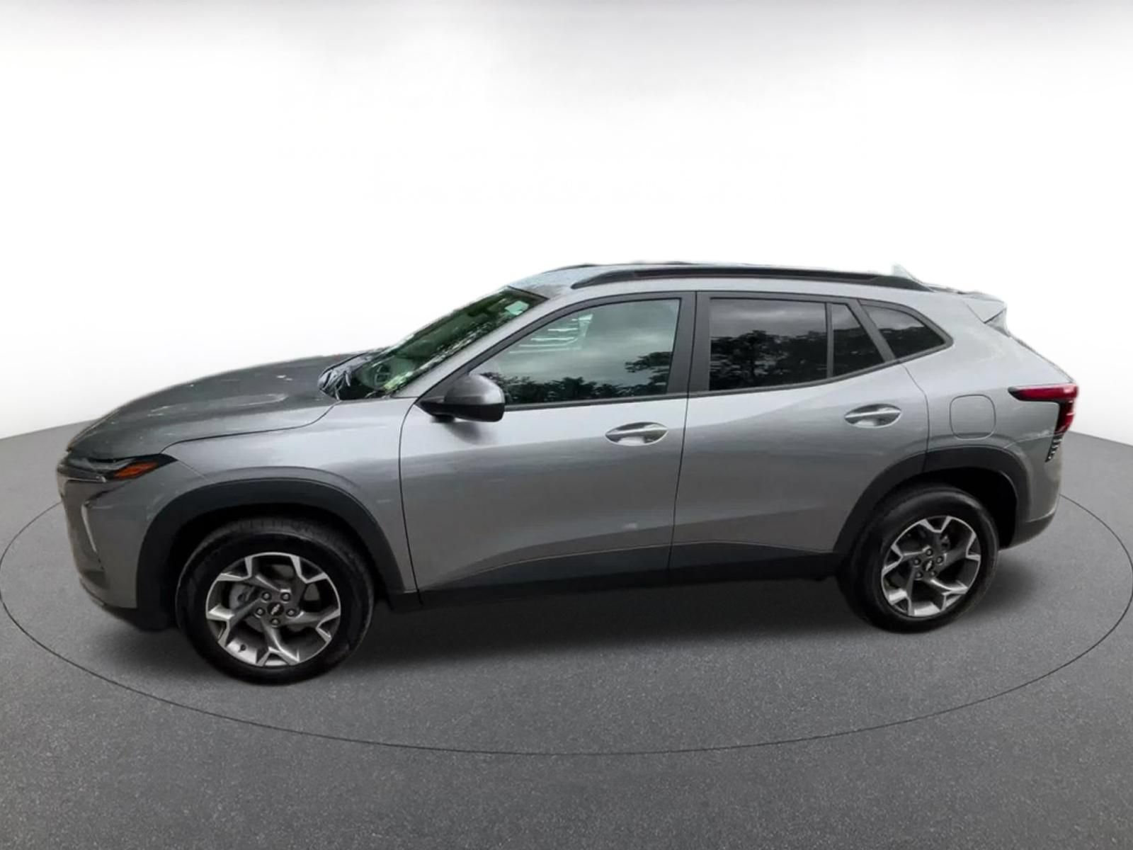 Used 2025 Chevrolet Trax LT w/ LT Convenience Package FWD image 7