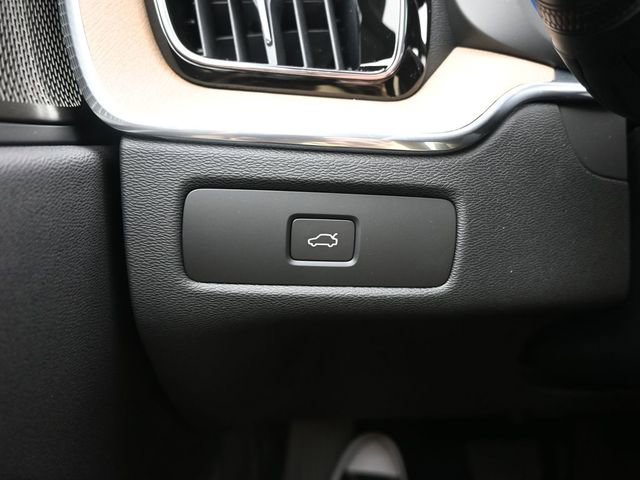 New 2026 Volvo XC60 B5 Plus w/ Protection Package Premier AWD/4WD image 30