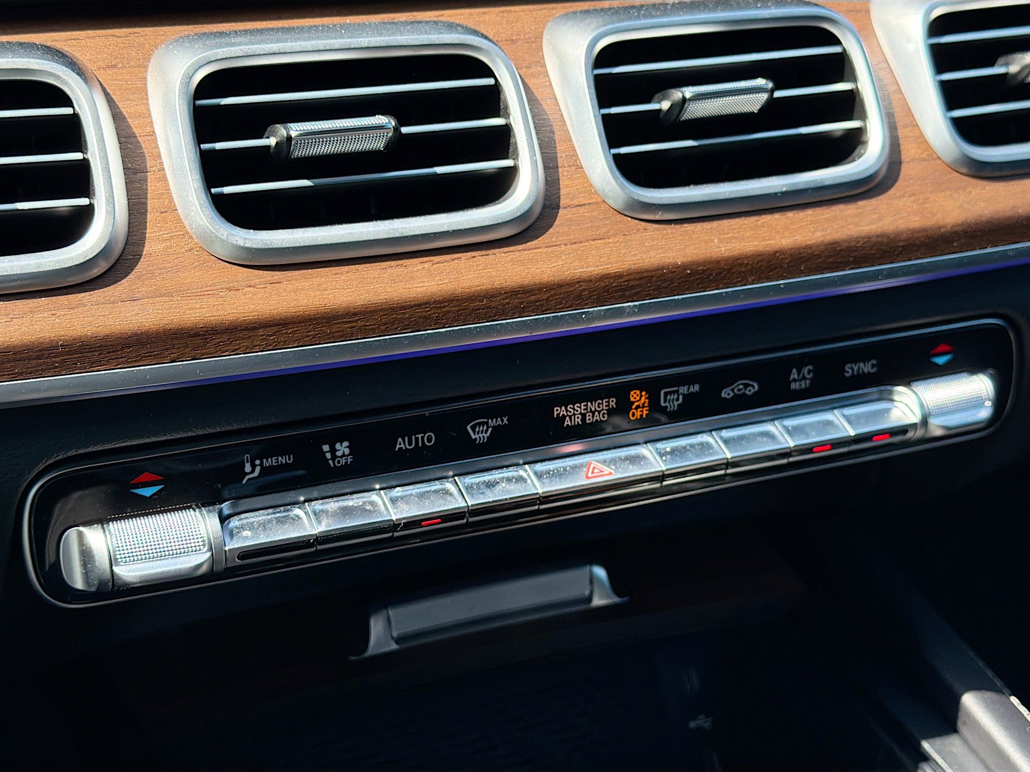 Used 2025 Mercedes-Benz GLS 450 4MATIC w/ AMG Line Exterior image 35