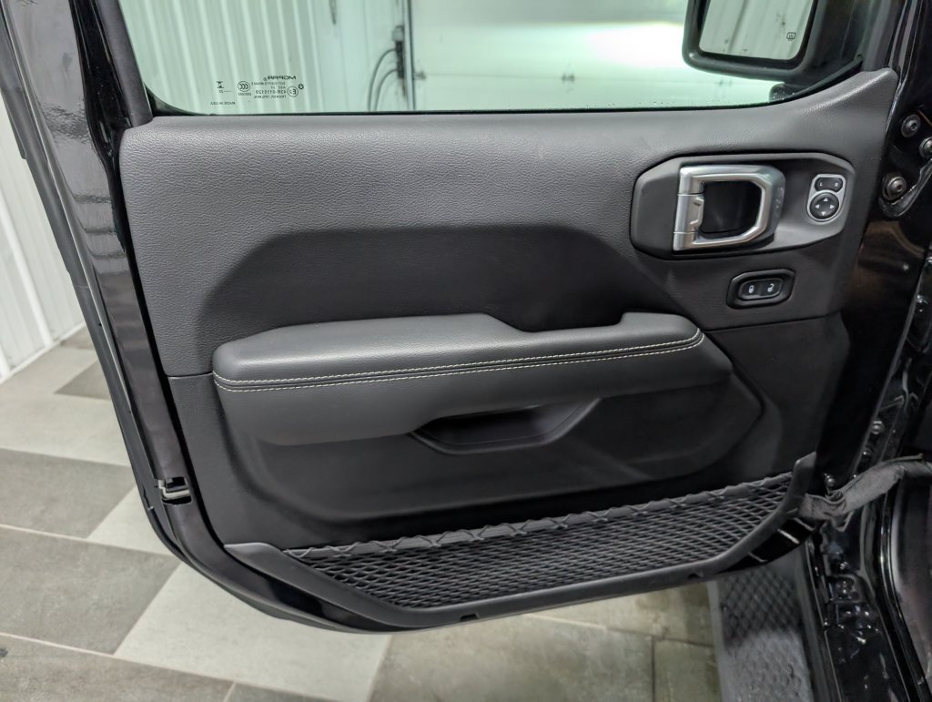 Used 2023 Jeep Wrangler Unlimited Sahara w/ Cold Weather Group AWD/4WD image 13