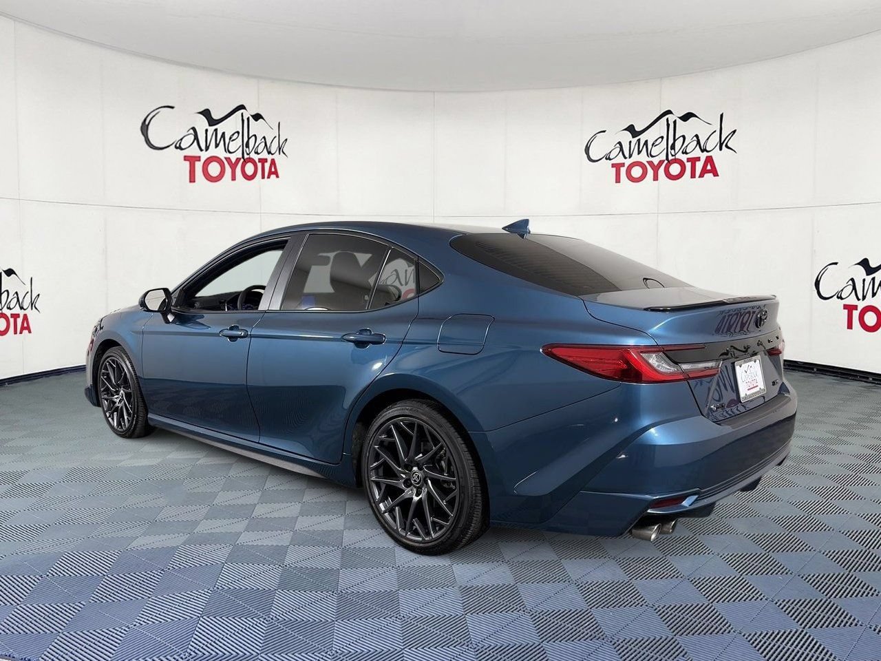 Used 2025 Toyota Camry XSE FWD image 6