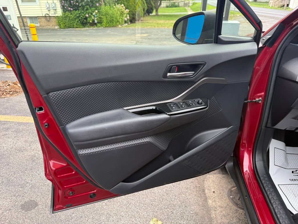 Used 2019 Toyota C-HR XLE FWD image 14