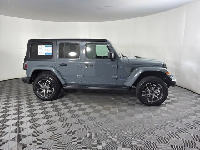 Used 2024 Jeep Wrangler Unlimited w/ Convenience Group AWD/4WD image 5