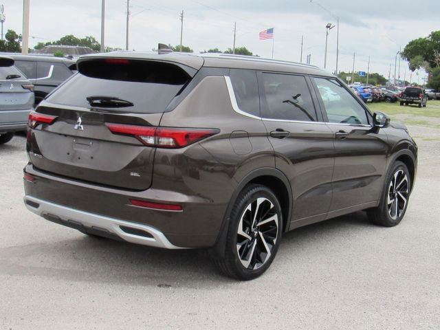 Used 2024 Mitsubishi Outlander SEL FWD image 3