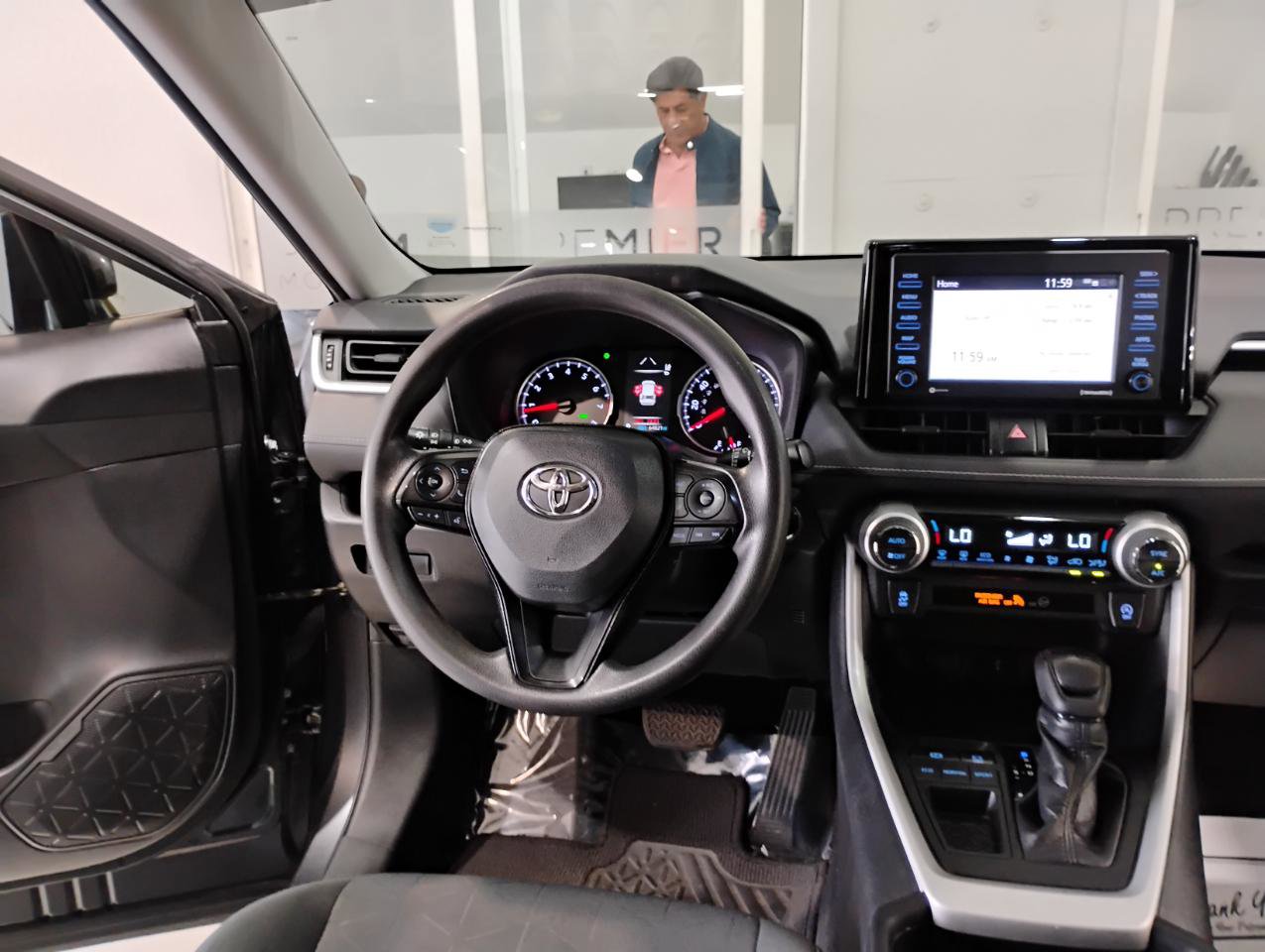 Used 2021 Toyota RAV4 XLE FWD image 34