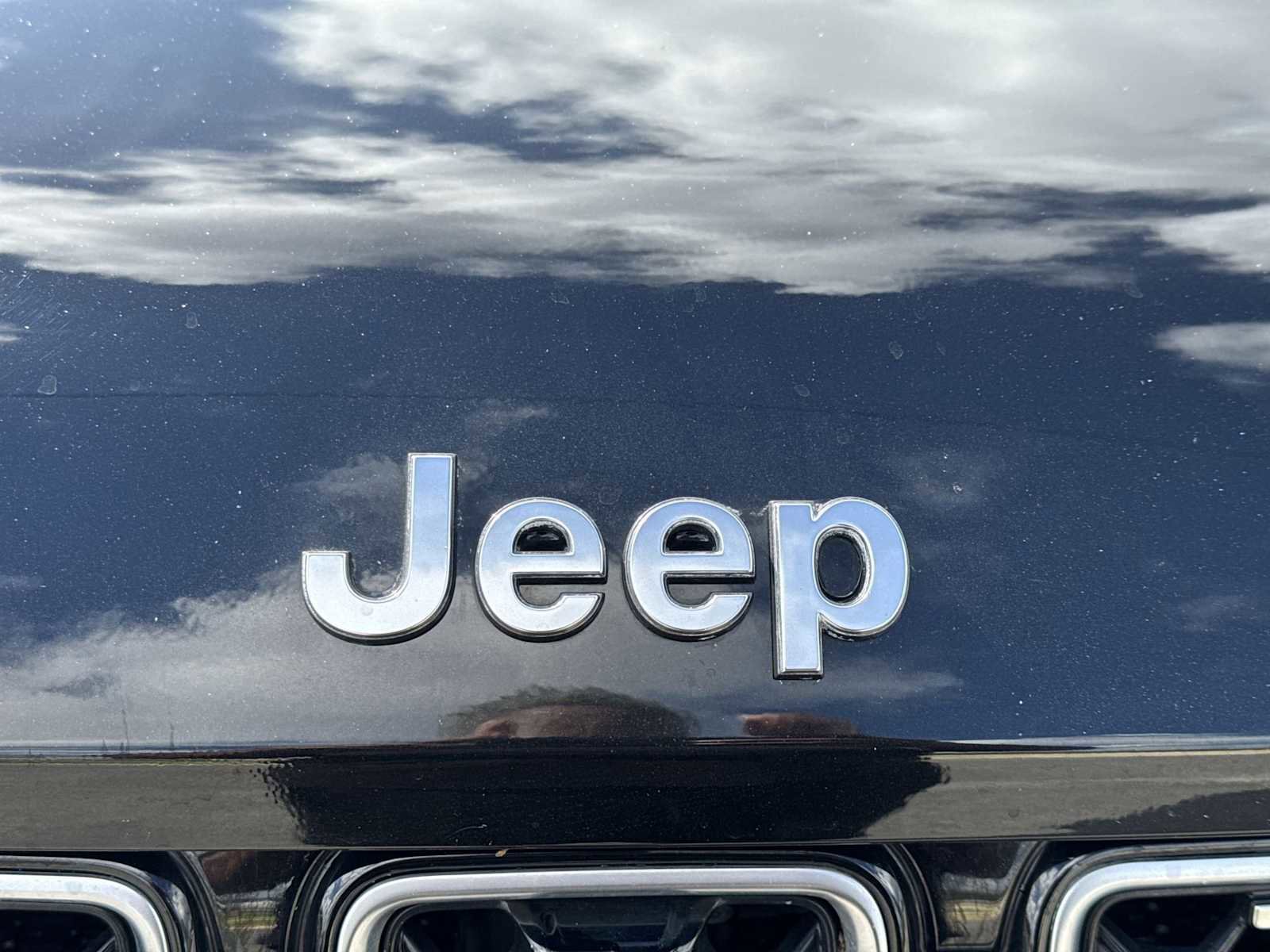 Used 2022 Jeep Grand Cherokee Summit image 11