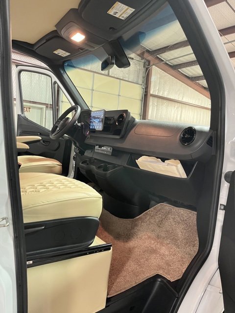 Used 2023 Mercedes-Benz Sprinter 2500 image 11