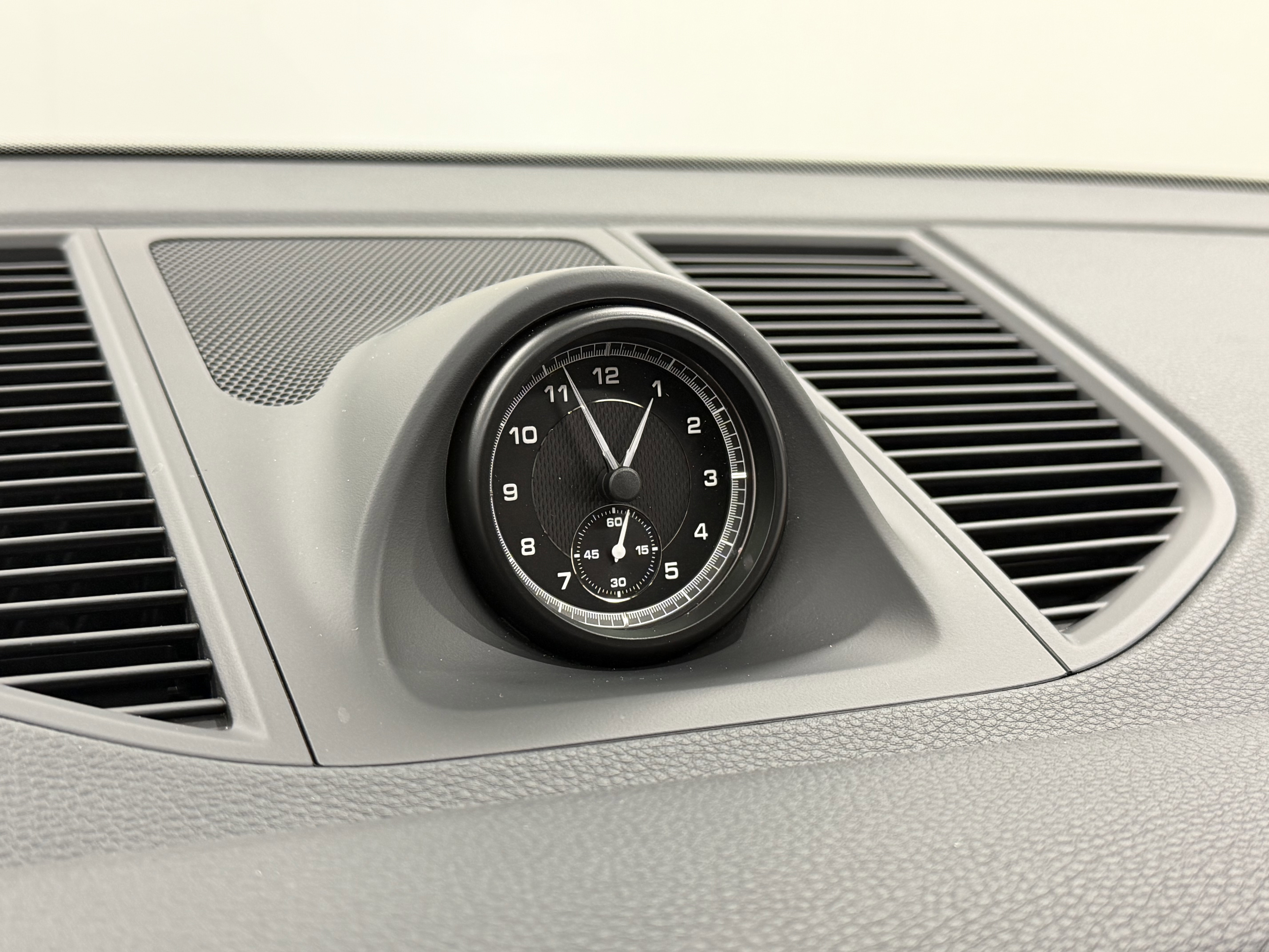 Certified 2025 Porsche Macan image 53