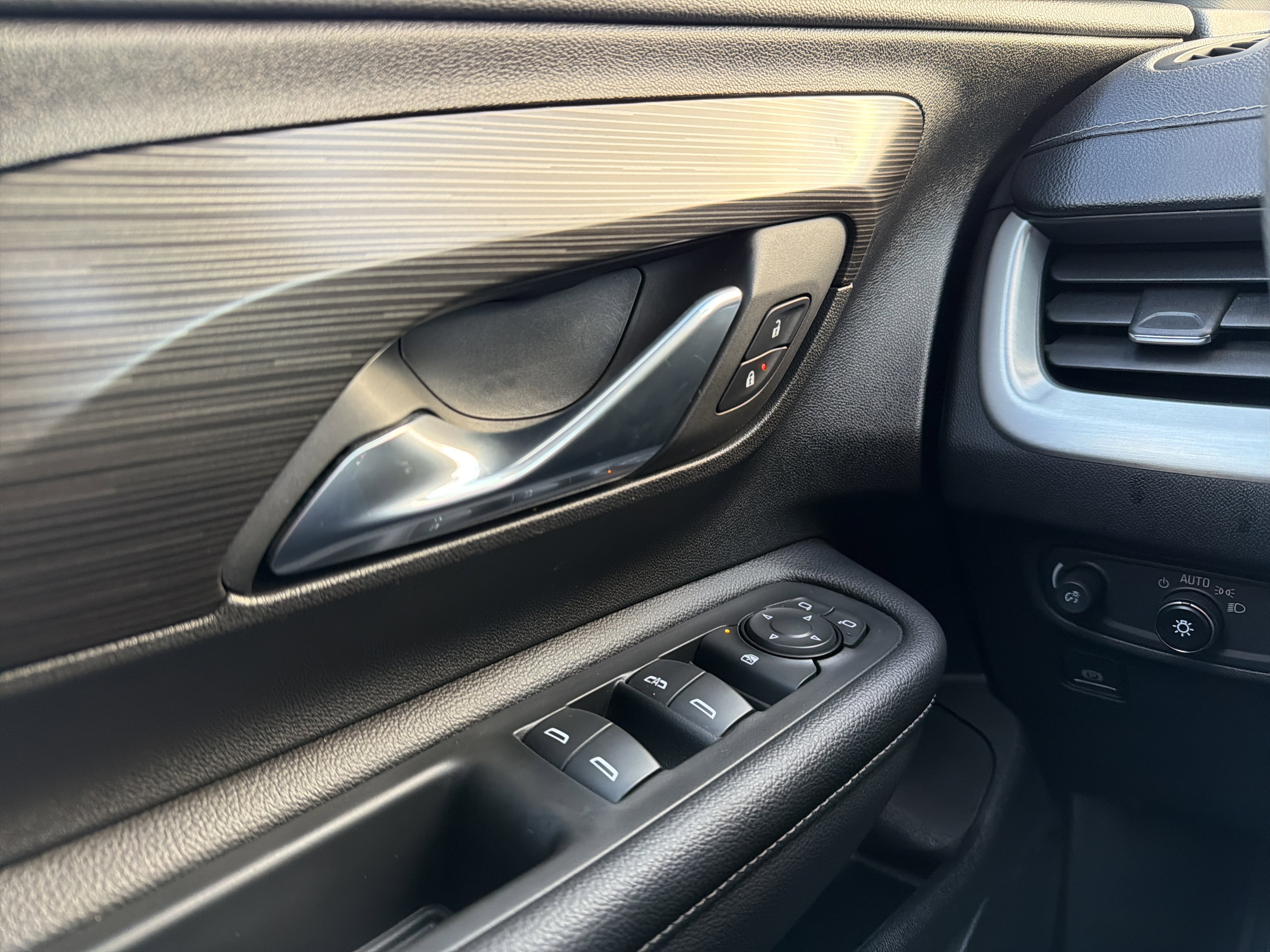 Used 2022 GMC Terrain SLE w/ Driver Convenience Package image 27