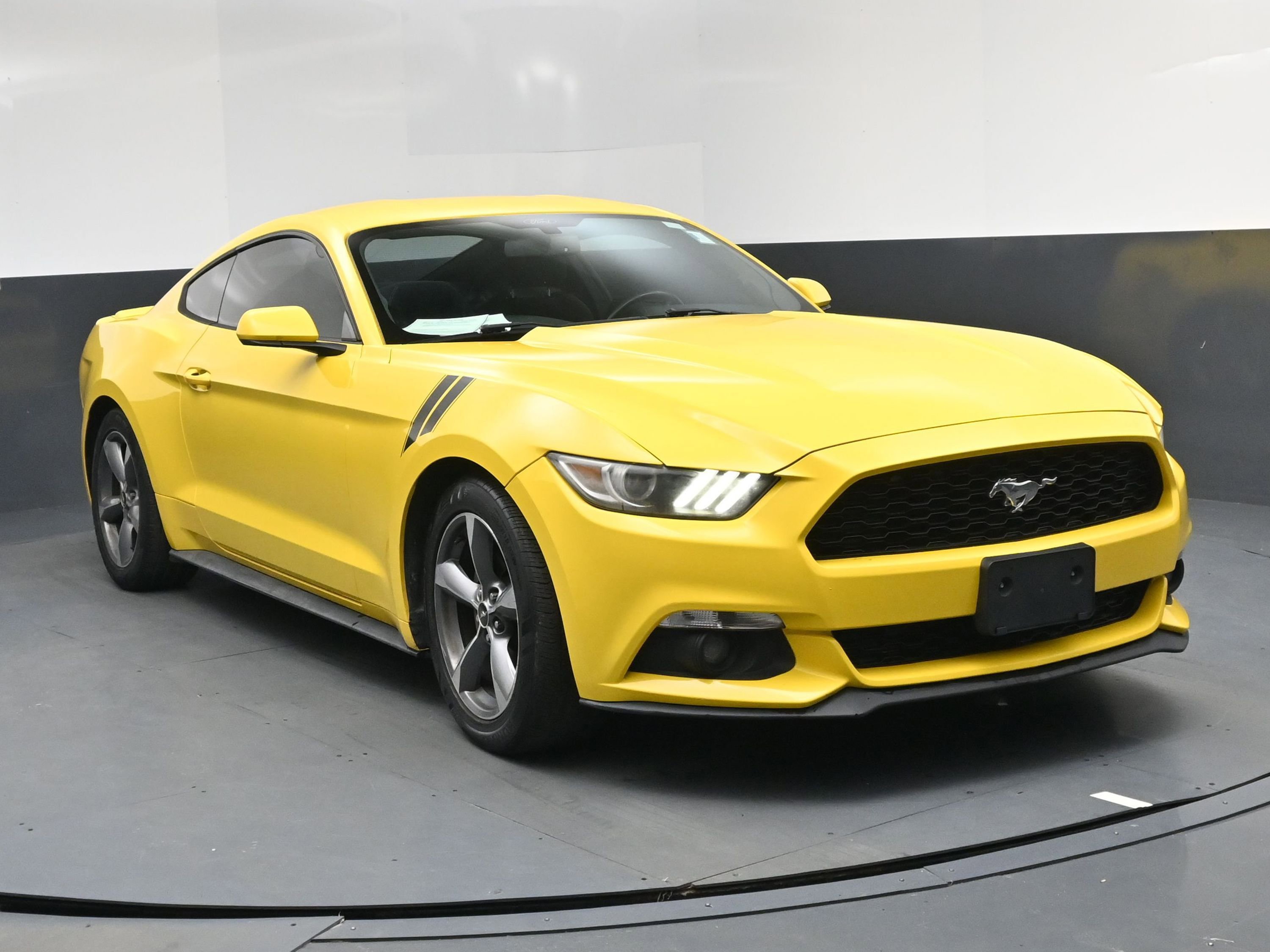 Used 2016 Ford Mustang EcoBoost image 14
