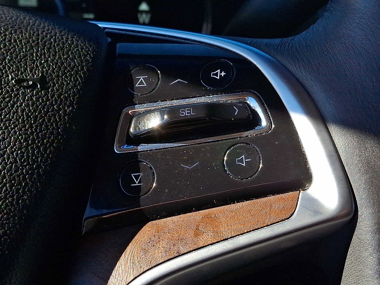 Used 2017 Cadillac Escalade Premium Luxury image 21