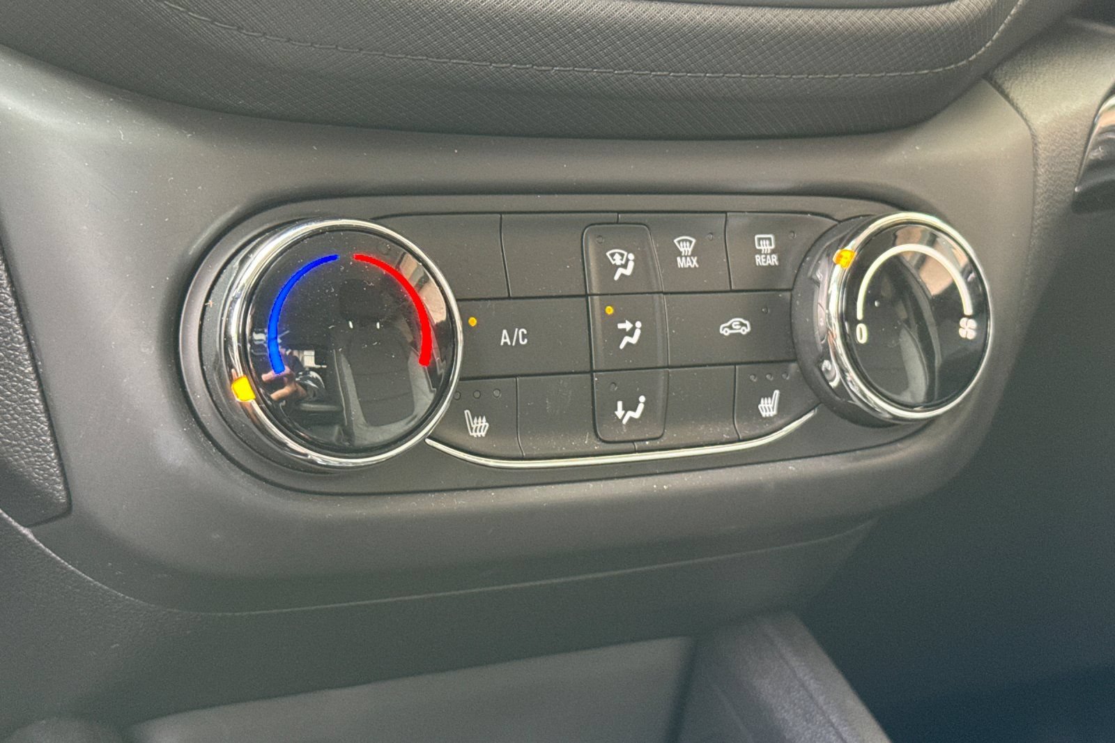 Used 2023 Chevrolet TrailBlazer LT FWD image 30