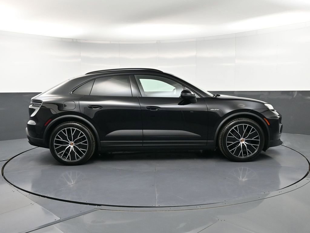 New 2026 Porsche Macan 4 Electric AWD/4WD image 9
