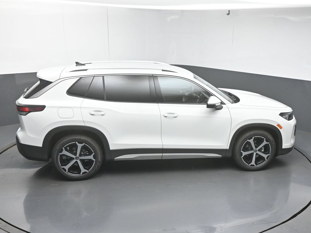 New 2026 Volkswagen Tiguan SE FWD image 46
