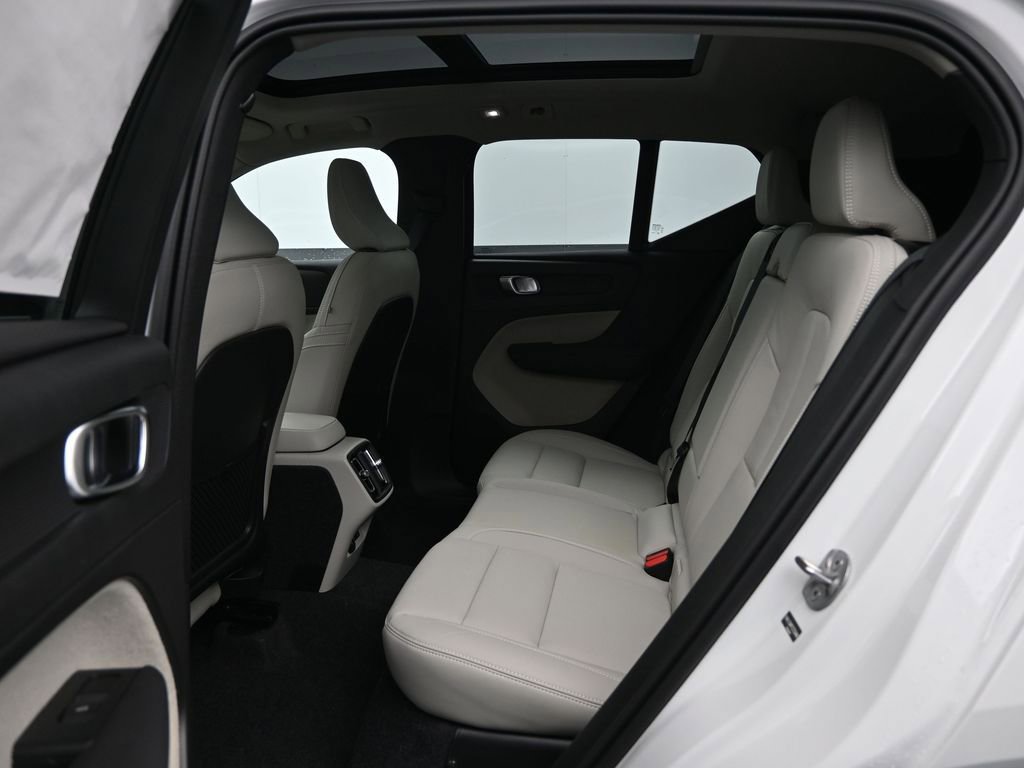 New 2026 Volvo XC40 B5 Ultra w/ Climate Package image 25