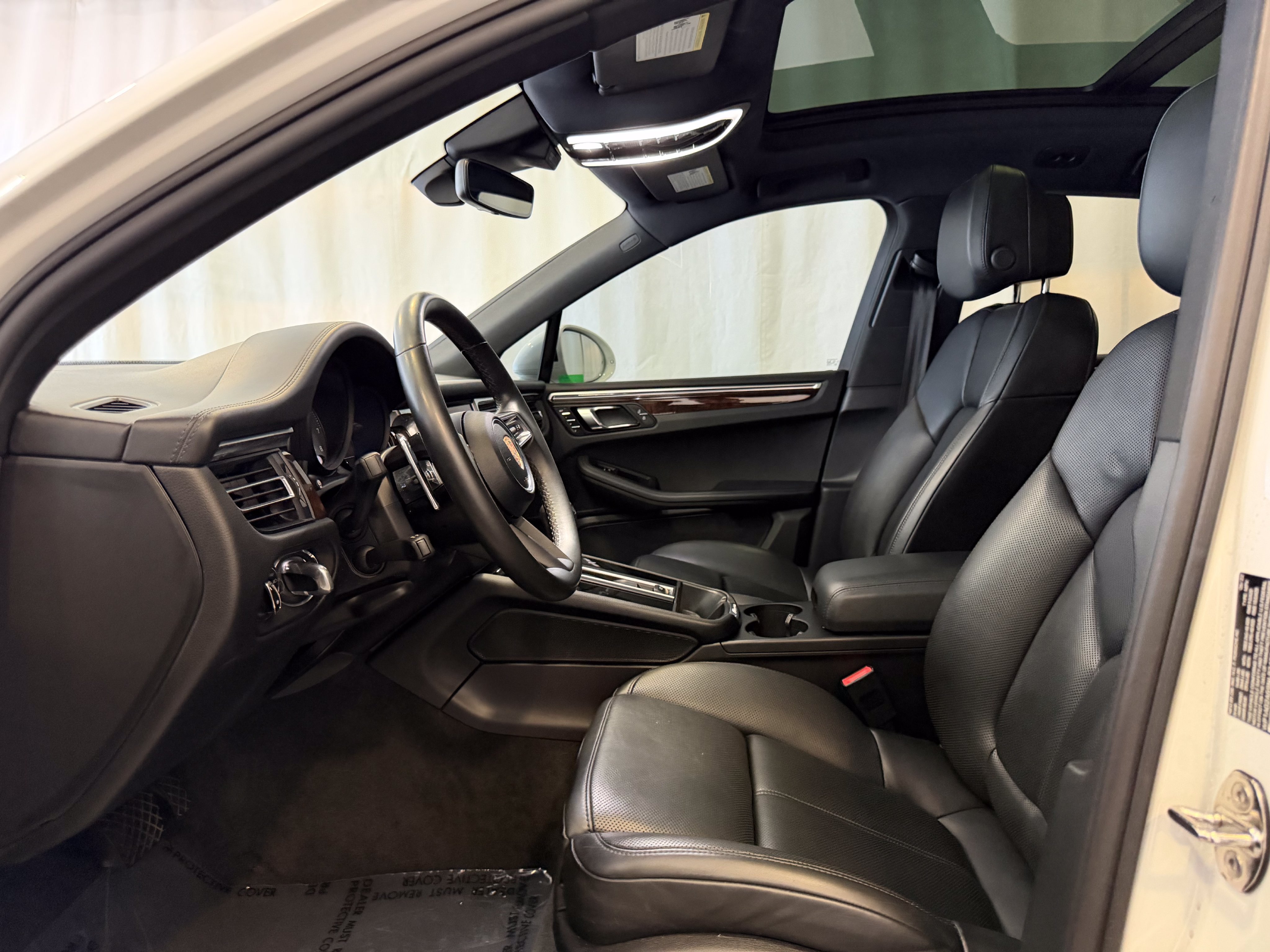 Certified 2022 Porsche Macan S AWD/4WD image 5