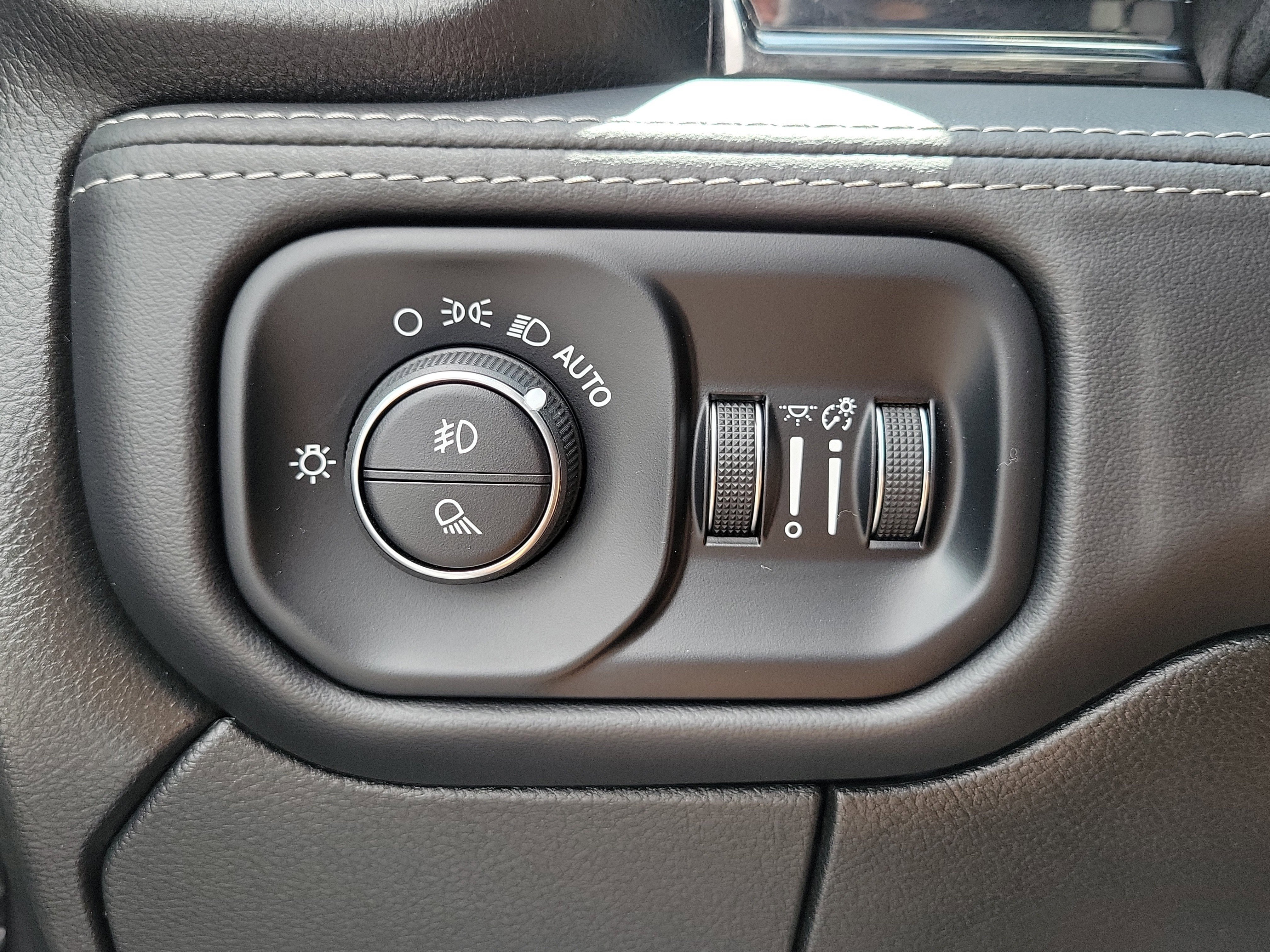 Used 2025 RAM 2500 Limited AWD/4WD image 28