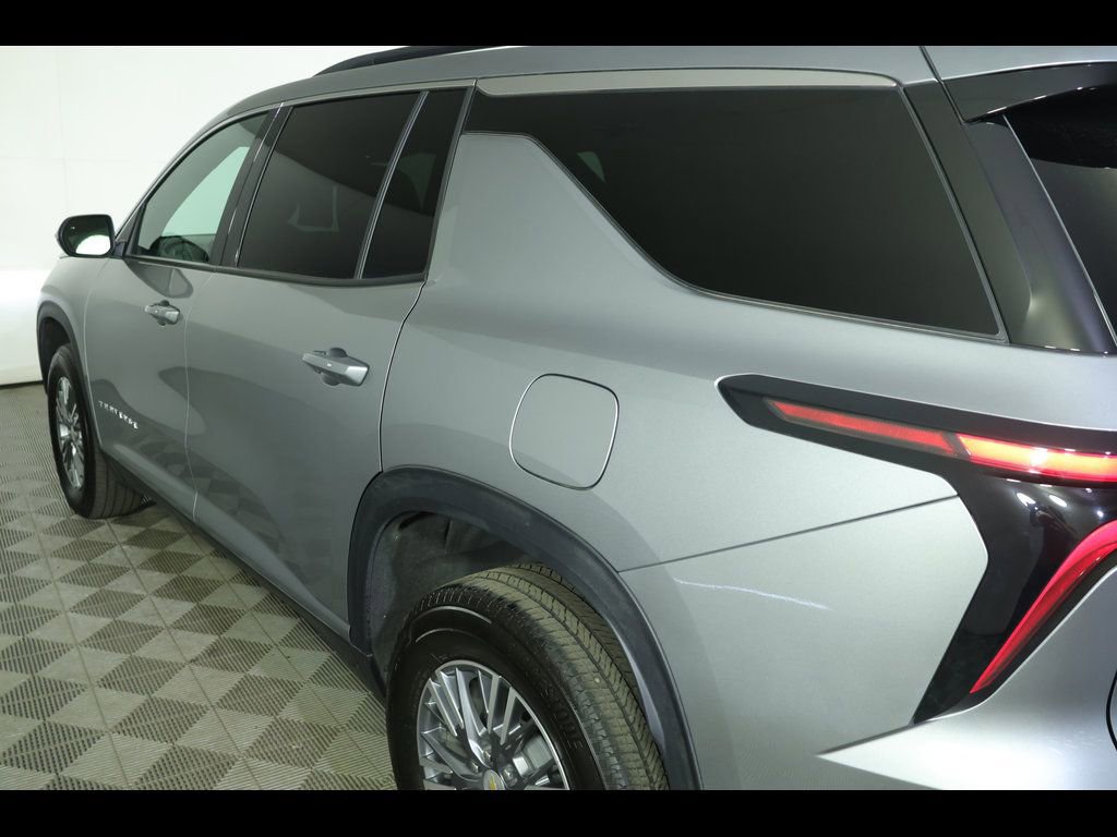 Used 2025 Chevrolet Traverse LT FWD image 18