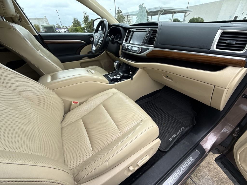 Used 2017 Toyota Highlander Limited AWD/4WD image 15