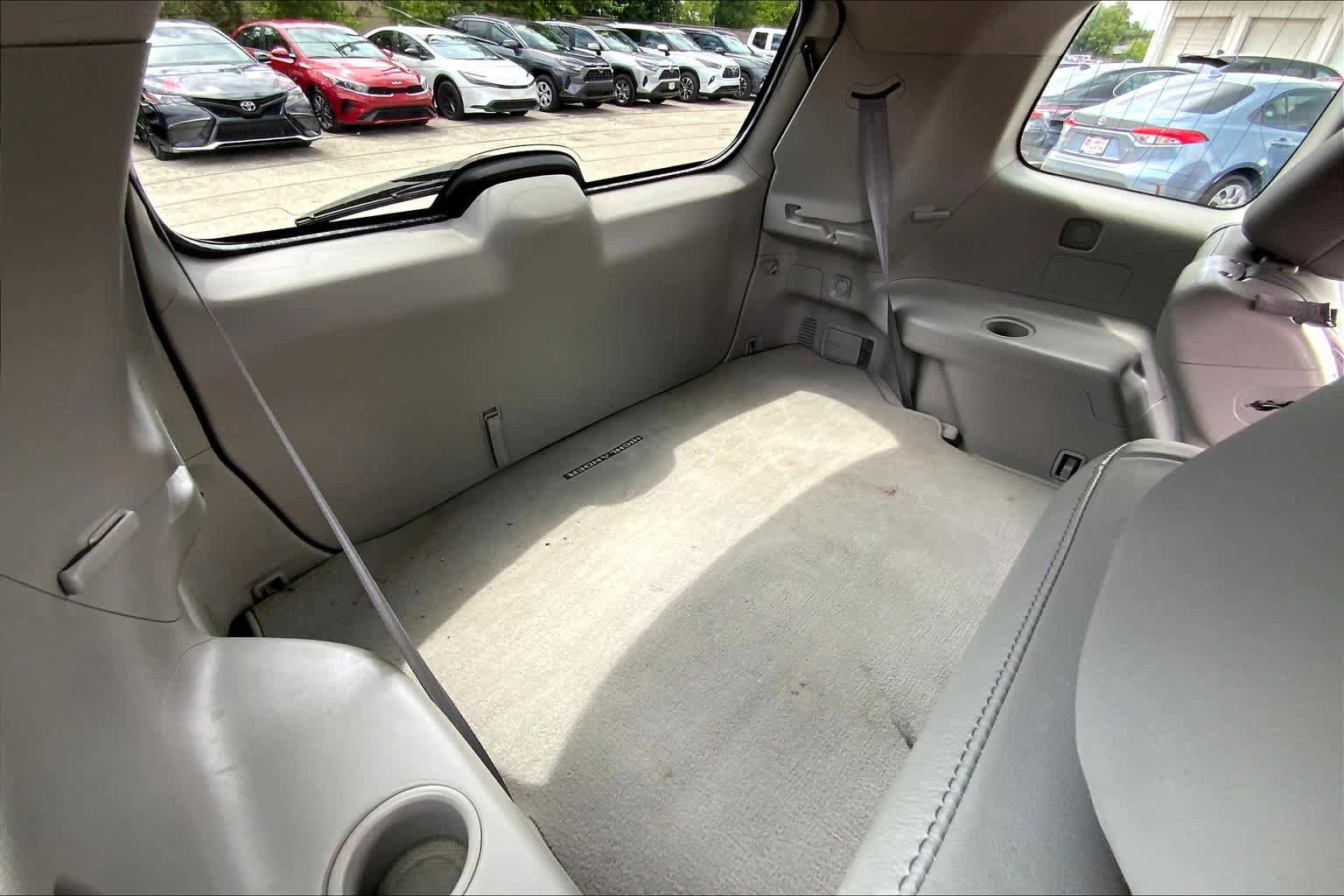 Used 2012 Toyota Highlander SE FWD image 32