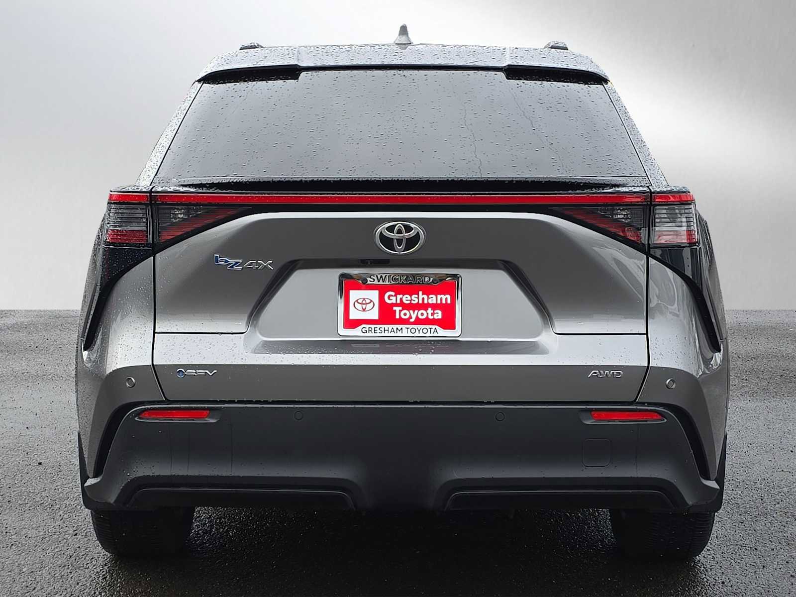 Used 2024 Toyota bZ4X XLE w/ Weather Package image 4