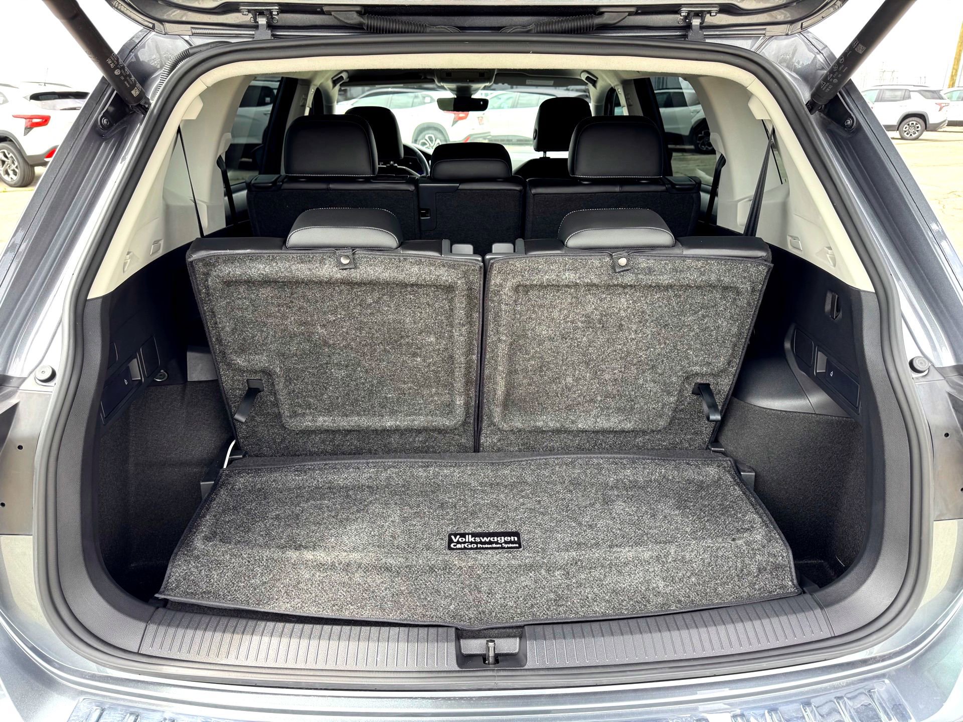 Used 2024 Volkswagen Tiguan SE FWD image 8