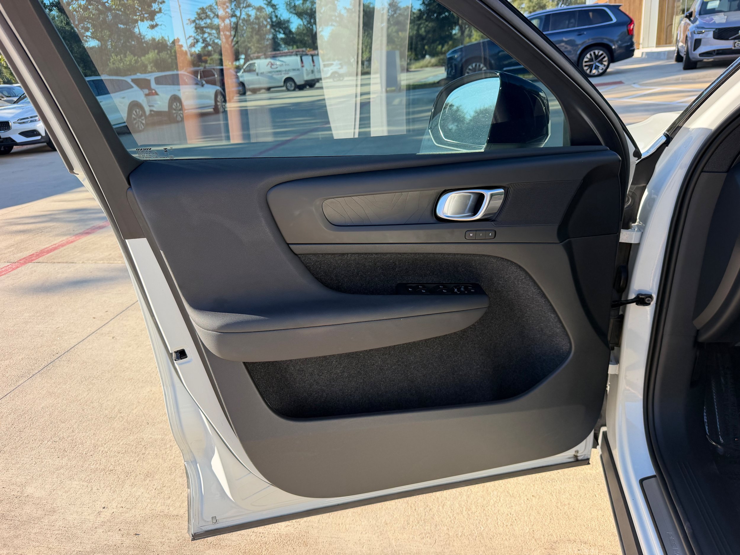 Certified 2024 Volvo XC40 Recharge Plus w/ Protection Package Premier RWD image 22