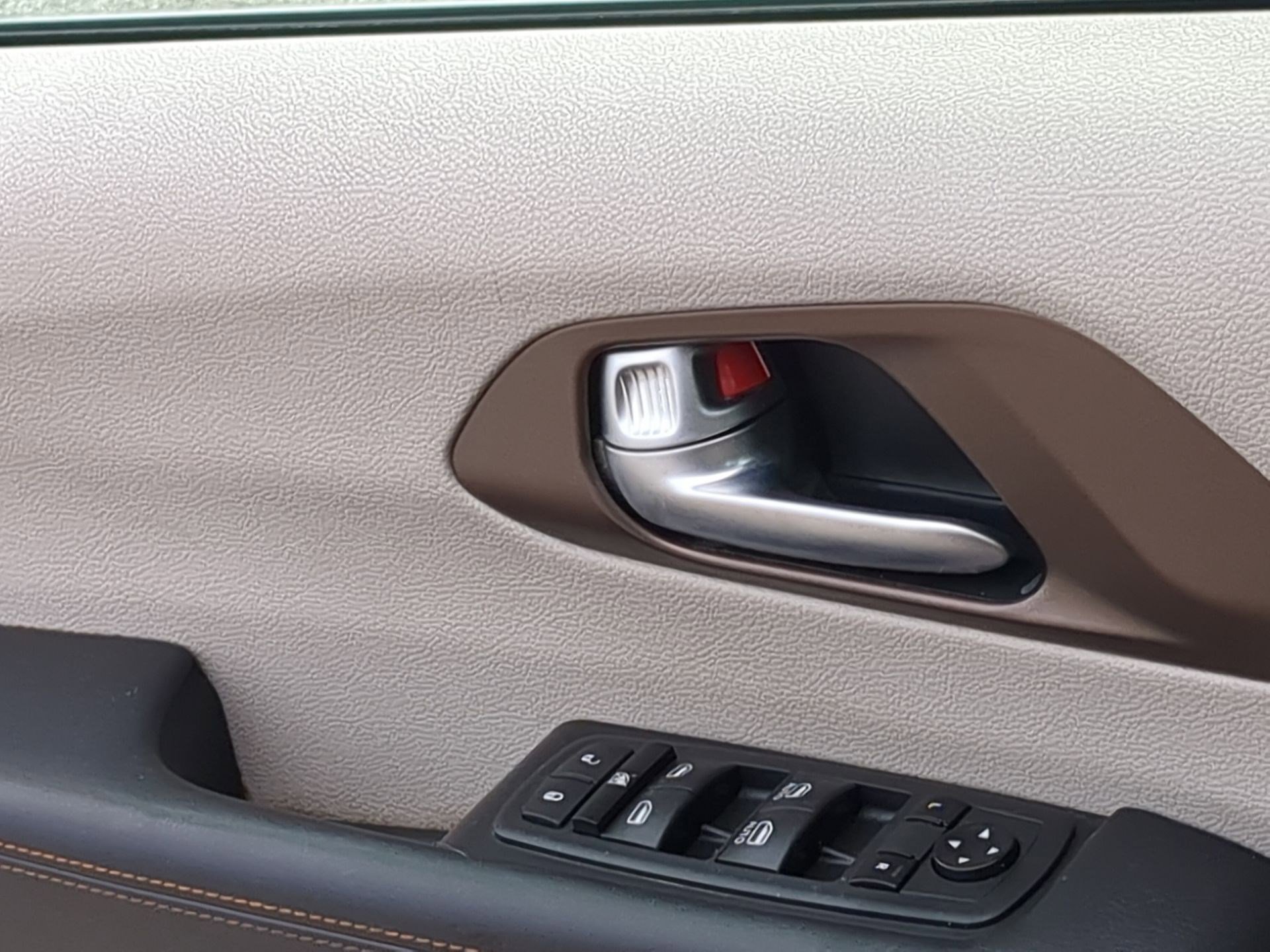 Used 2017 Chrysler Pacifica Touring-L image 12