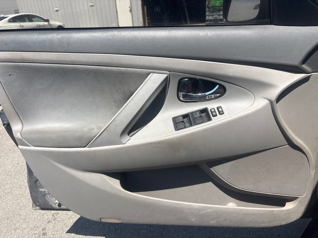 Used 2009 Toyota Camry LE FWD image 9