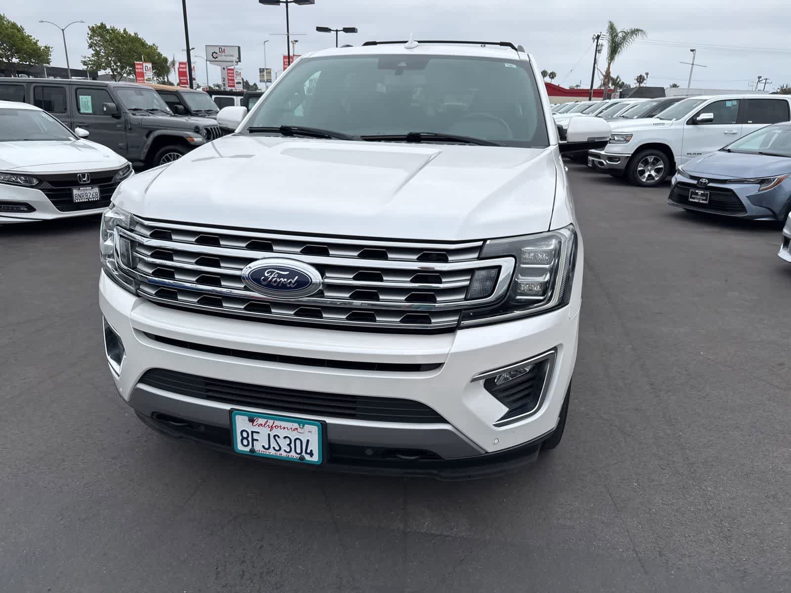 Used 2018 Ford Expedition Limited w/ Equipment Group 301A AWD/4WD image 3