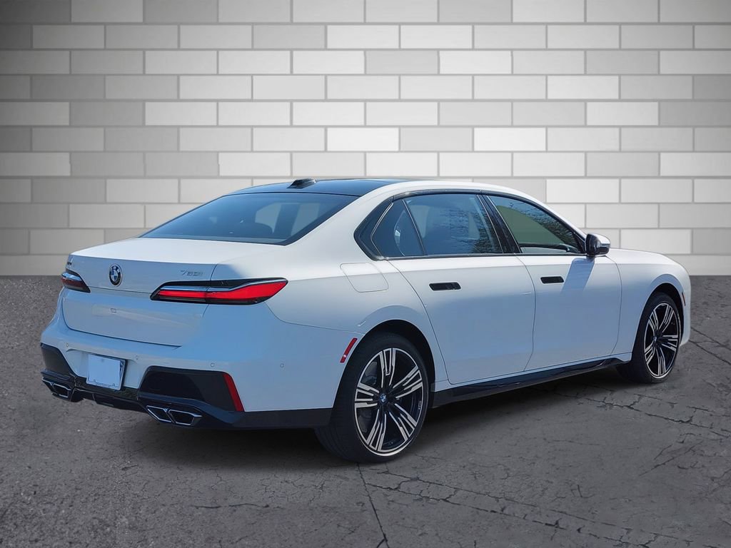 Used 2024 BMW 760i xDrive w/ Executive Package image 5