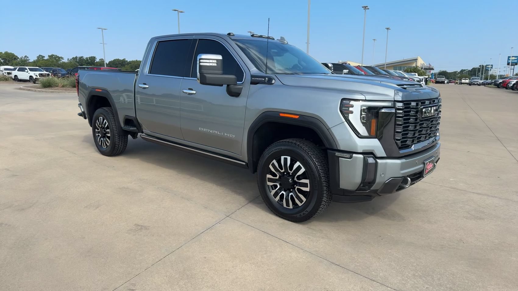Used 2024 GMC Sierra 2500 Denali Ultimate AWD/4WD image 2