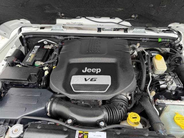 Used 2016 Jeep Wrangler Unlimited Sahara w/ Connectivity Group AWD/4WD image 34