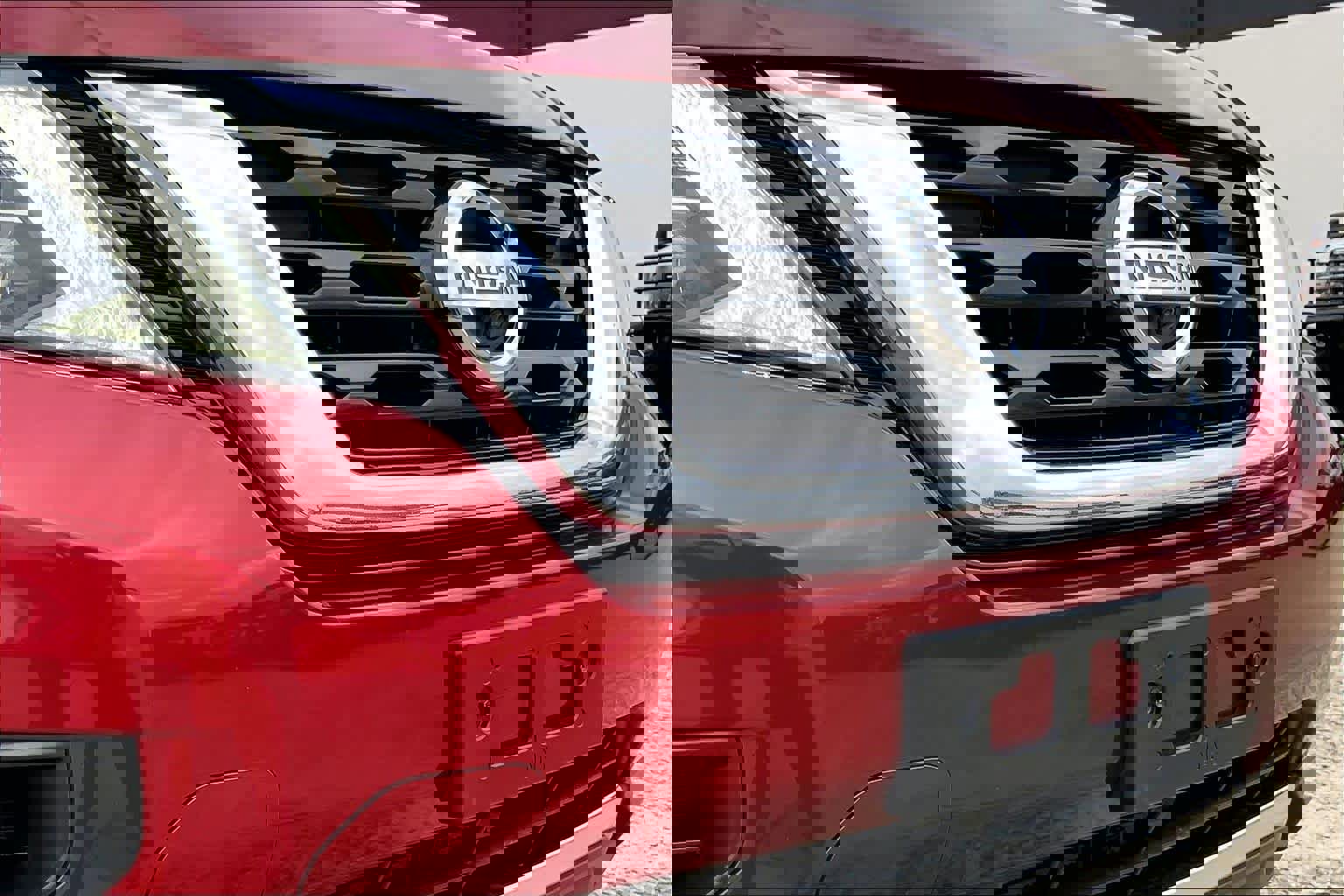 Used 2018 Nissan Pathfinder Platinum image 27