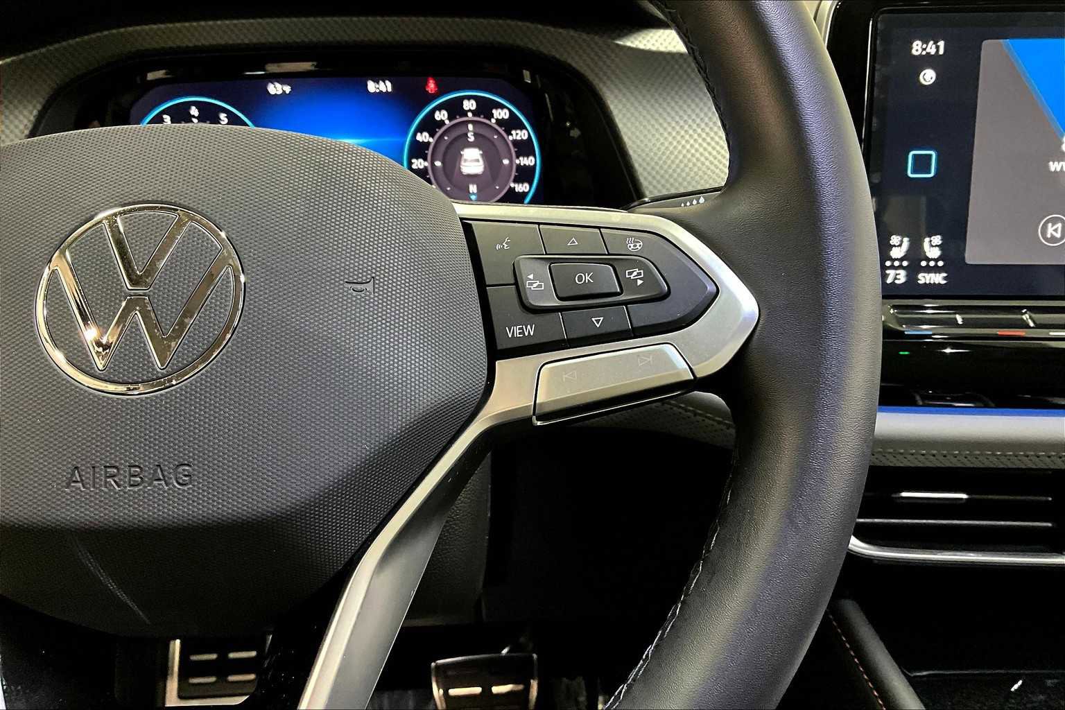 Used 2025 Volkswagen Atlas Peak Edition SE image 22