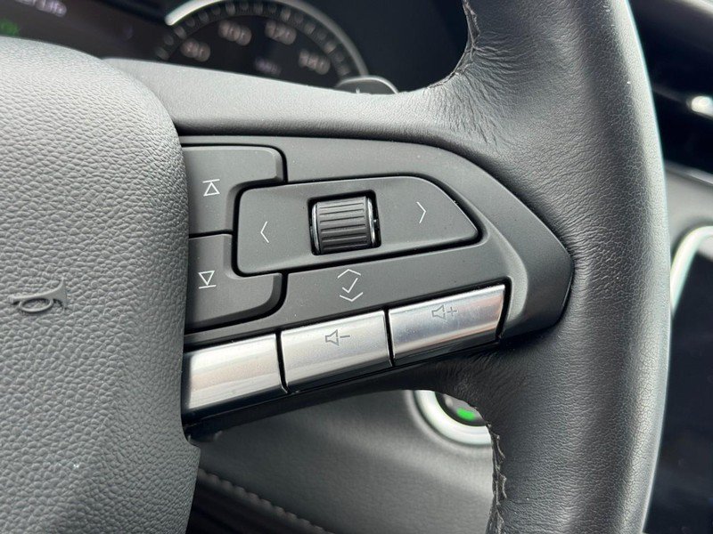 Used 2023 Cadillac XT4 Premium Luxury w/ Enhanced Visibility Package FWD image 18
