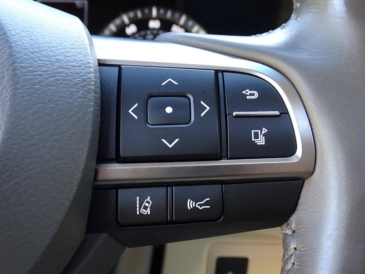 Used 2016 Lexus LX 570 4WD w/ Luxury Package image 20