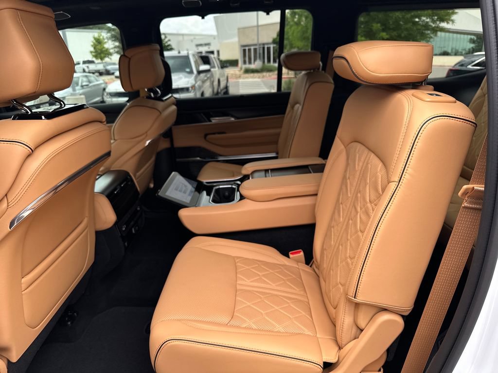 New 2026 Jeep Grand Wagoneer Summit AWD/4WD image 34
